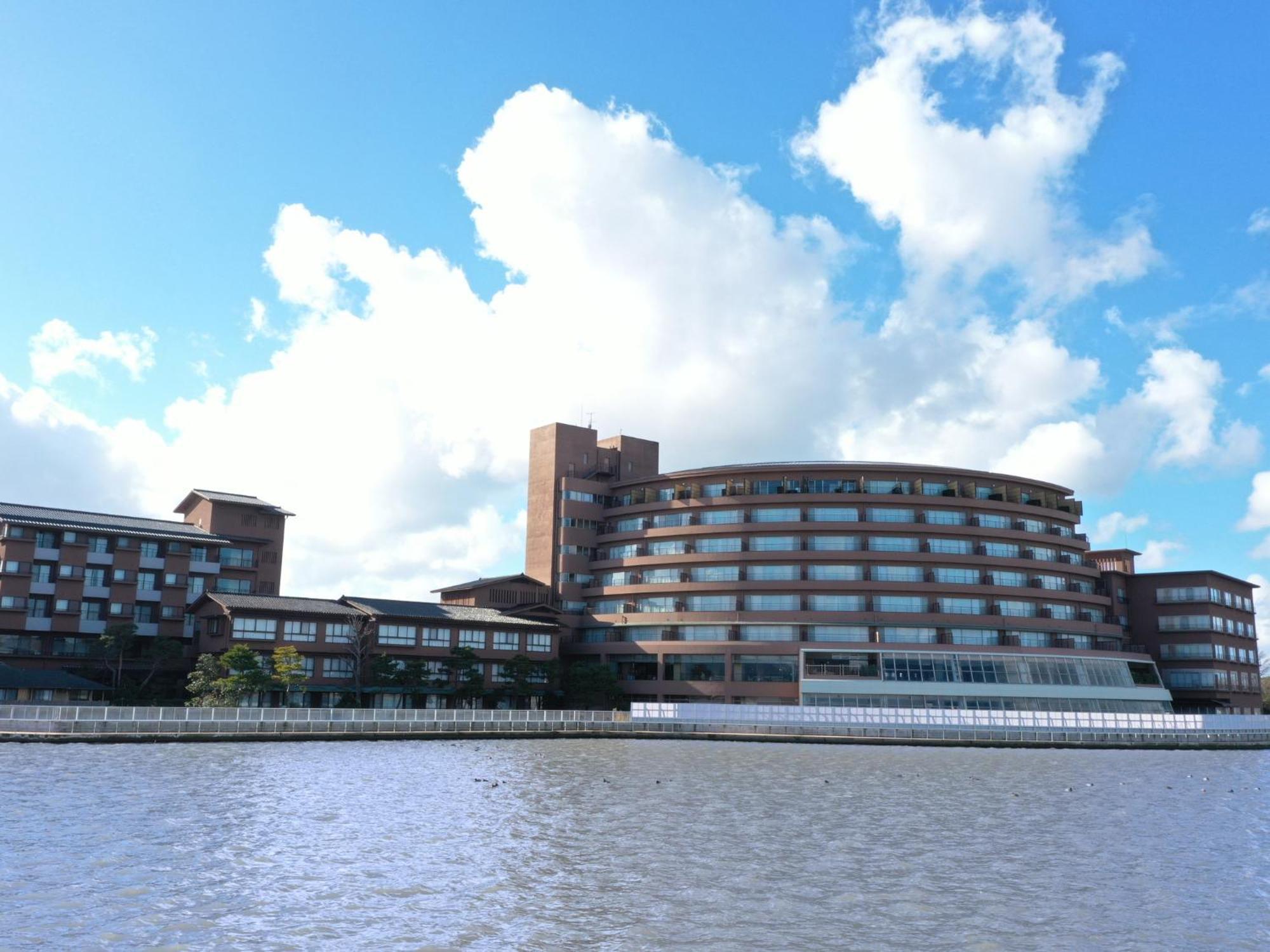 Apa Hotel & Resort Kaga Katayamazu Onsen Kasuikyo מראה חיצוני תמונה