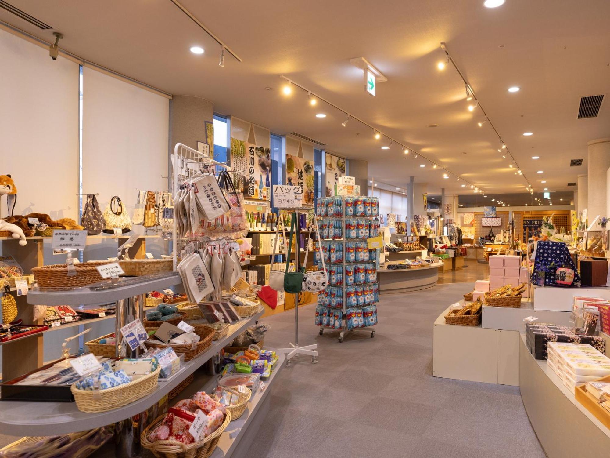 Apa Hotel & Resort Kaga Katayamazu Onsen Kasuikyo מראה חיצוני תמונה